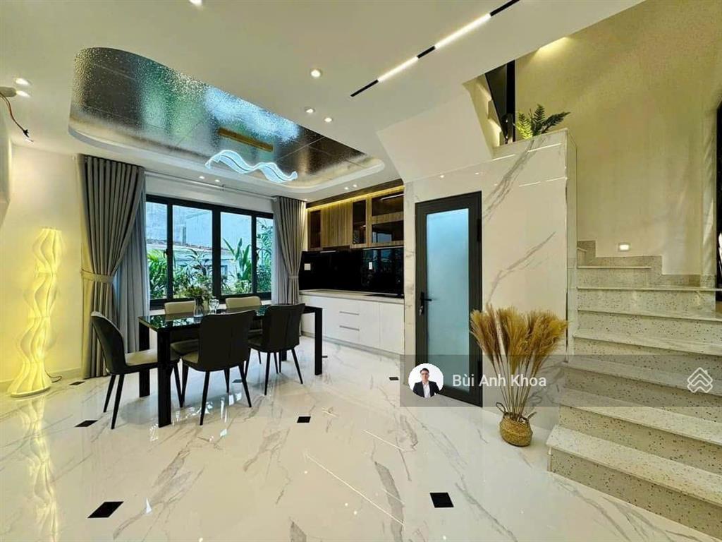 Bán gấp! đường huỳnh văn bánh, p14  hxh 6m  không lộ giới  cn 40m2  4 tầng st  giá chỉ 9,6 tỷ