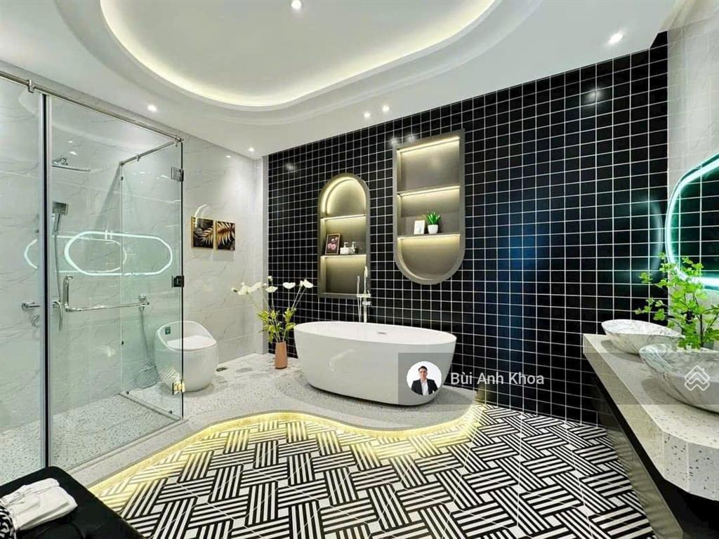 Bán gấp! đường huỳnh văn bánh, p14  hxh 6m  không lộ giới  cn 40m2  4 tầng st  giá chỉ 9,6 tỷ