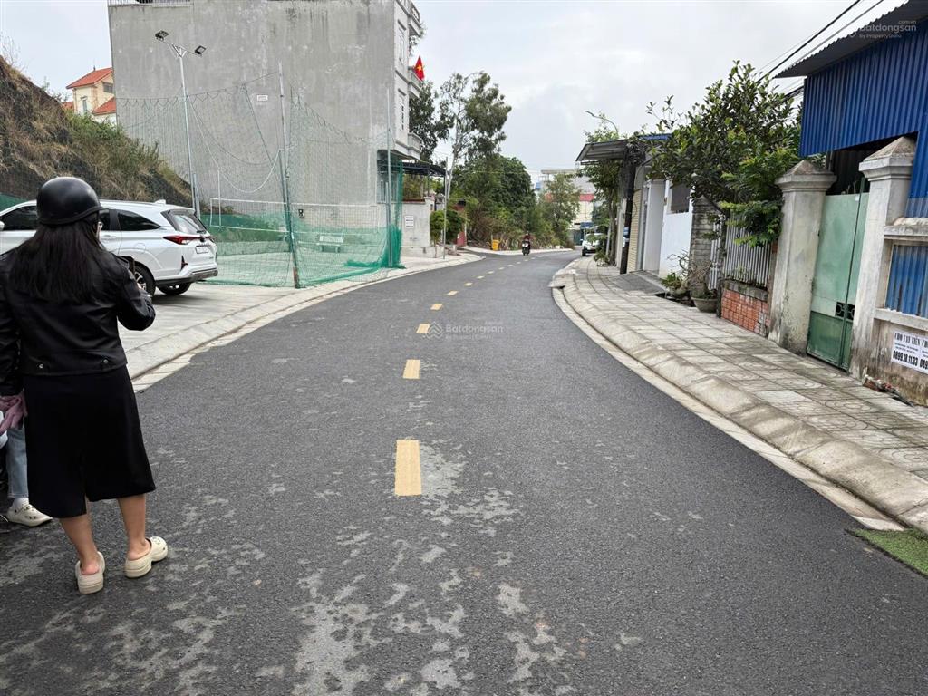 Trục chính trải nhựa hàm long  núi đèo 80m2 giá 3.6 tỷ