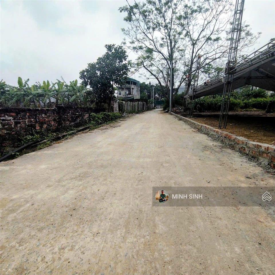 Hàng f0 f0 f0 siêu mẫu
tân ninh, tân dân (kim anh)
đường thông 10m
cách trục liên xã 15