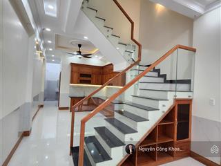 Bán nhà mẫu hiện đại, đúc 3 tấm, phòng ngủ dưới, gần vincom ngã tư 550 p. tân đông hiệp, tp. dĩ an