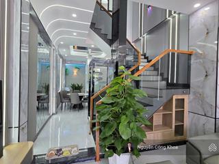 Bán nhà đúc 3 tấm mt kinh doanh, có thang máy, 4 phòng ngủ, kdc p. bình chuẩn, tp. thuận an