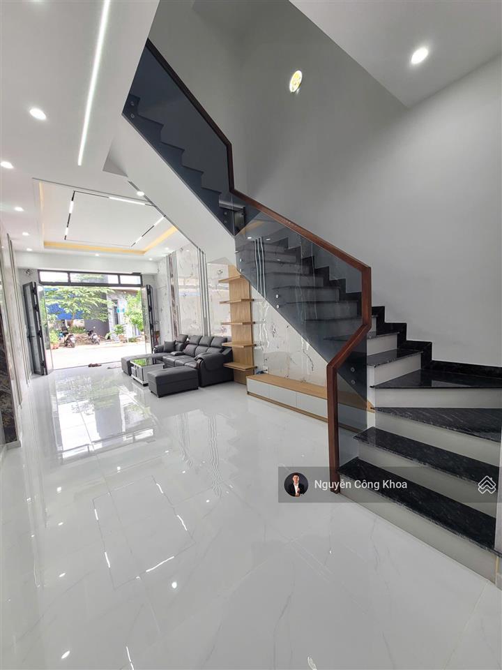 Bán nhà đúc 3 tấm hoàn công, 4 phòng ngủ, tặng nội thất, kdc p.bình chuẩn, tp.thuận an