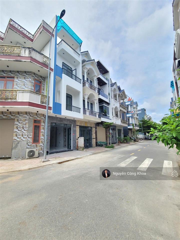 Bán nhà đúc 3 tấm hoàn công, 4 phòng ngủ, tặng nội thất, kdc p.bình chuẩn, tp.thuận an