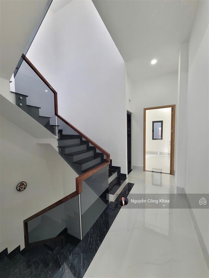 Bán nhà đúc 3 tấm hoàn công, 4 phòng ngủ, tặng nội thất, kdc p.bình chuẩn, tp.thuận an