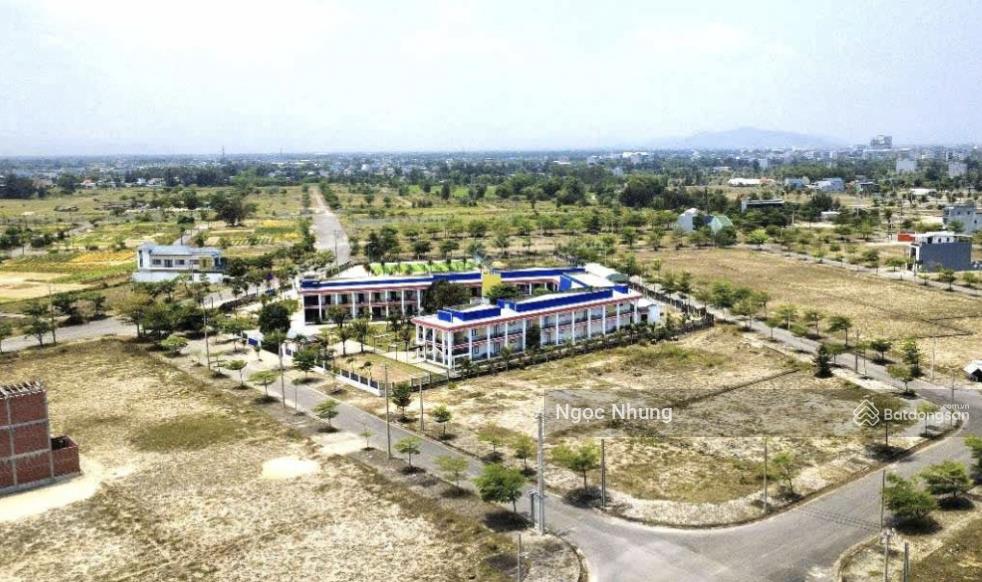 Lô đất mặt tiền đường 33m hướng đông vị trí đẹp khu đô thị 7b giá chỉ 3,x tỷ