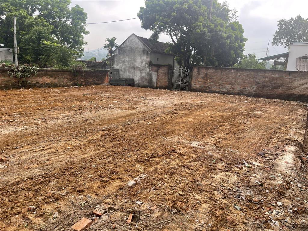 Chính chủ gửi blô ,238m 2 mặt tiền 10m trung tâm xã phú cát( hoà thạch cũ), hà nội. chạy bộ r