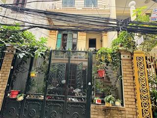 Cần bán gấp nhà 4 tầng, 70m2 phố hào nam, mặt tiền 4,3m, nở hậu, ô tô trong nhà