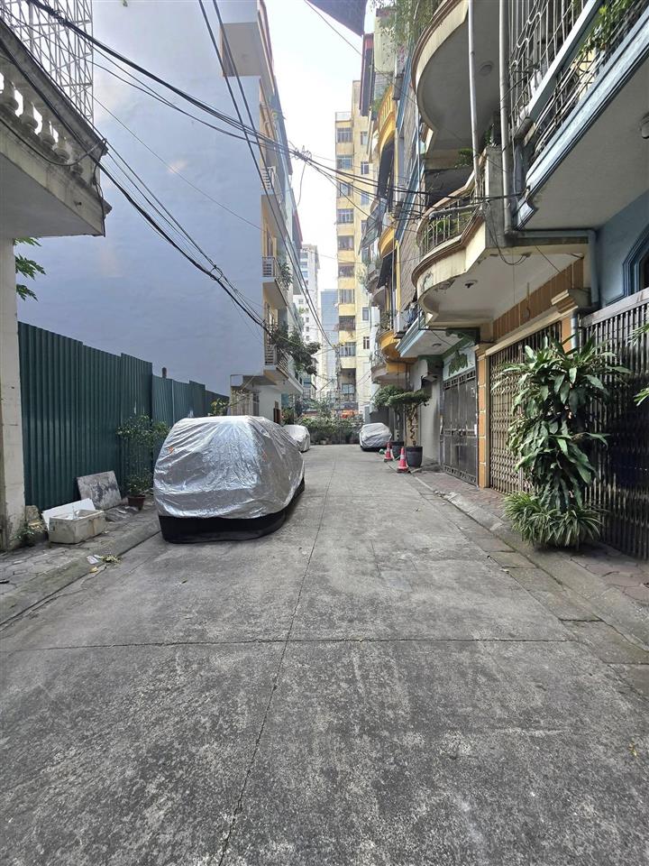 Bán mảnh đất 136m2, mặt tiền 9m, phố lạc trung. mặt tiền to, đường 2 ô tô, có vỉa hè