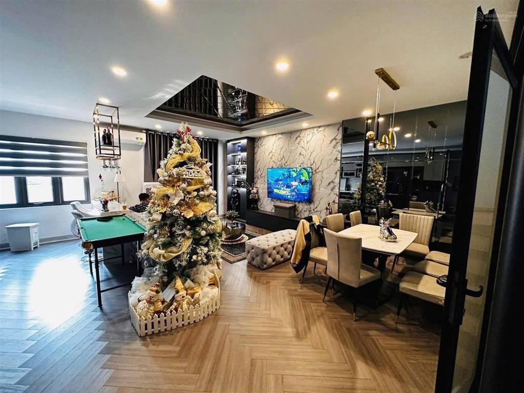 Cần bán gấp căn 55m2, 5 tầng, thang máy mặt tiền hơn 6m phố hoàng văn thái.