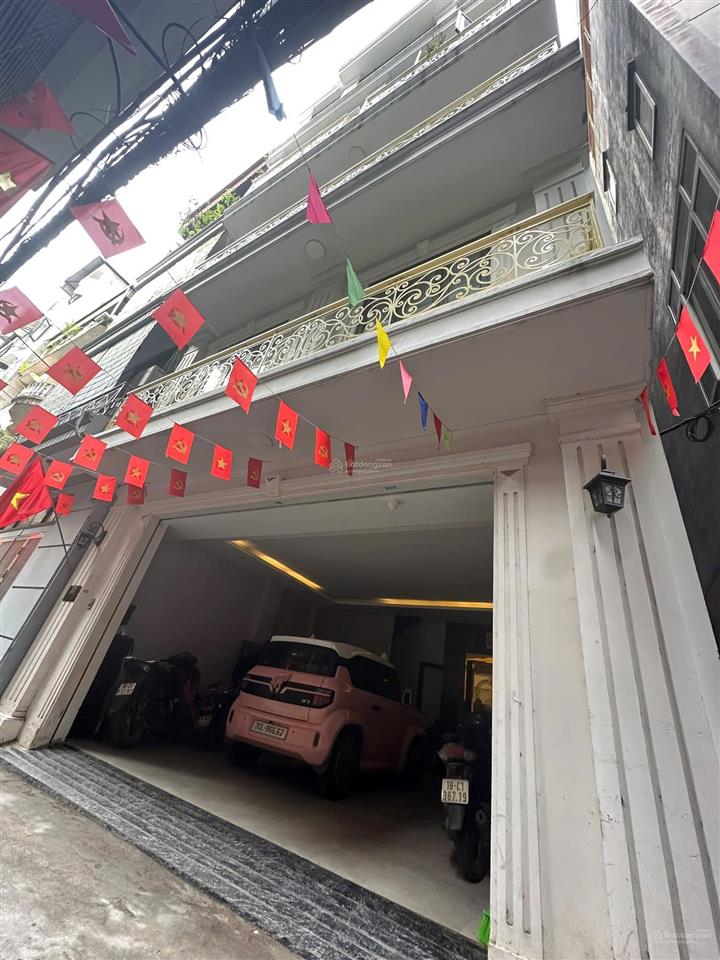 Cần bán gấp căn 55m2, 5 tầng, thang máy mặt tiền hơn 6m phố hoàng văn thái.