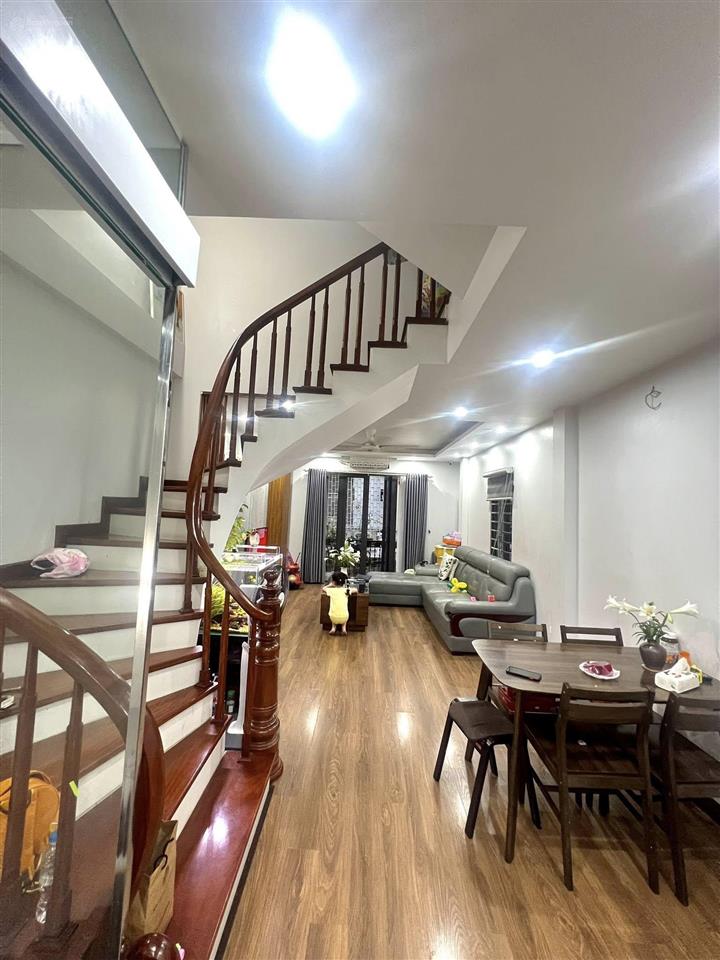 Bán nhà phố văn miếu 45m2,5 tầng, mặt tiền 4m, ô tô vào nhà, phân lô ô tô đỗ trước cửa 24/7