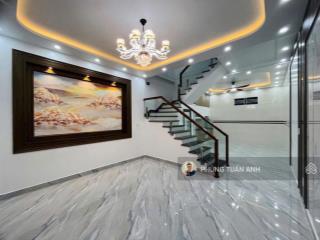 Xây mới tinh tại hồ sen. nhà 42m x 4 tầng nhà có sân cổng rộng. oto đỗ sát nhà