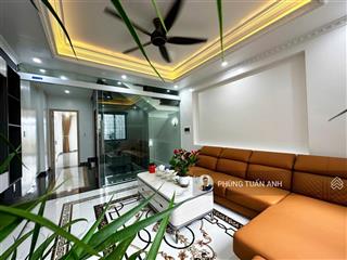 Nhà đẹp xây mới sắp hoàn thiện tại trung tâm phố hồ sen oto vào nhà có thang máy