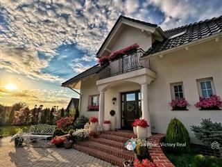 Siêu ngợp bán gấp villa gần 400m2 srxd đường oto né nhau,cách trung tâm chỉ 2km!!