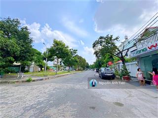 Đất biệt thự vườn 433m2  ngang 16m  giáp sông sg ở đường 25 khu bên sông phạm văn đồng.
