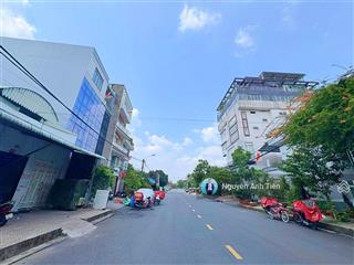 Đất mặt tiền đường 10 phạm văn đồng  đối diện sông sg  phù hợp xây tòa nhà văn phòng.