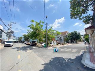 Đất thổ cư 2 mặt tiền  ngay công viên bên đường 26 phạm văn đồng. dt 8x18m  đường nhựa lớn.