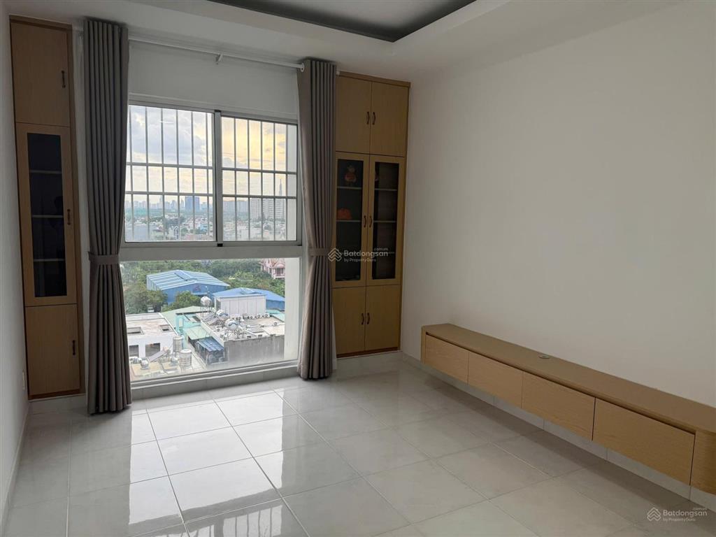 Cần bán căn góc 2pn 2wc 84m2, giảm chỉ 3.4 tỷ  cc phố đông  view thoáng  full nội thất xịn  shr