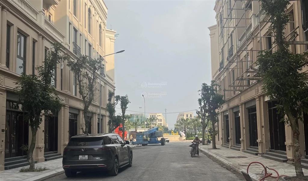 Chinh chủ cần bán gấp liền kề vinhomes cổ loa  đông anh, căn xẻ khe 63m2 giá 23 tỷ 0382 276 ***