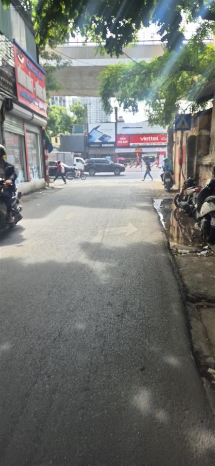 Bán 43 m2 đất mặt hoàng công chất . gần câu diễn . mt. 3,3 m . đường 10 m . kinh doanh ngày đêm .