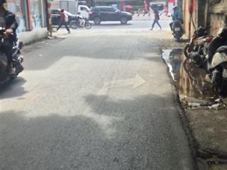 Bán 43 m2 đất mặt hoàng công chất . gần câu diễn . mt. 3,3 m . đường 10 m . kinh doanh ngày đêm .