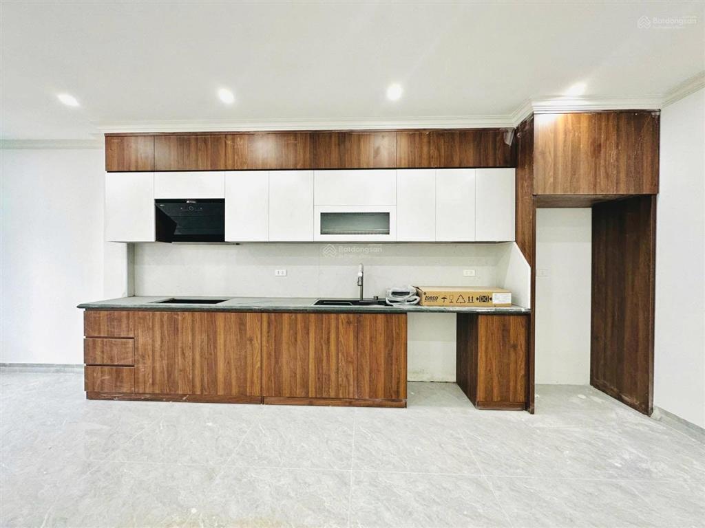 Khu hiếm nhà bán,mặt phố khu cầu giấy, kd đỉnh cao, 40m2x5t, vỉa hè, 2 thoáng, chỉ nhỉnh 20 tỷ