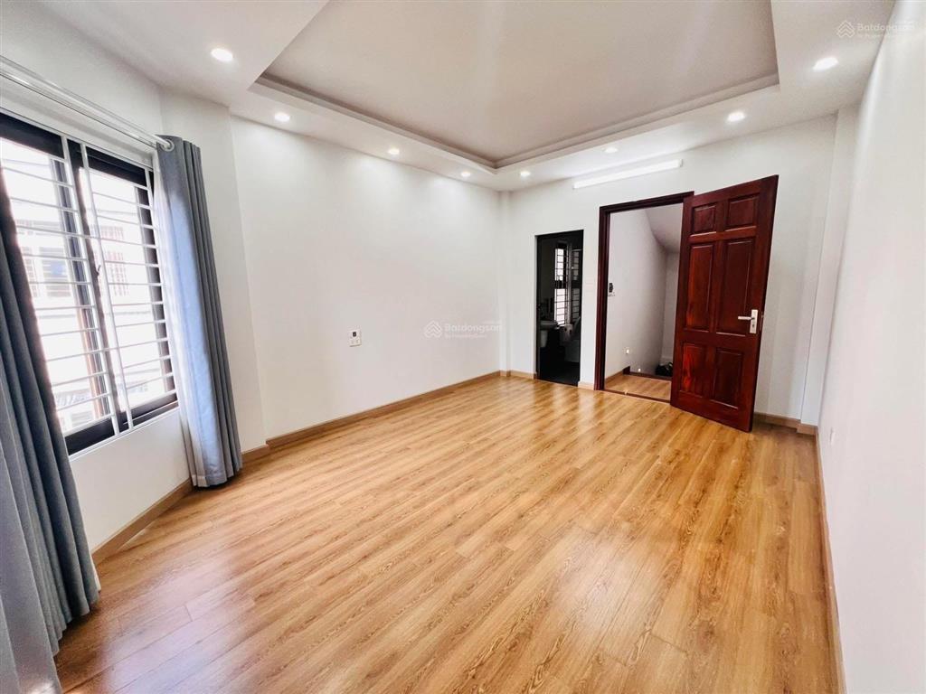 Cực hiếm mặt phố trần quốc hoàn, kinh doanh sầm uất ngày đêm, 48m2x4t vỉa hè rộng, giá 3x,xtỷ có tl