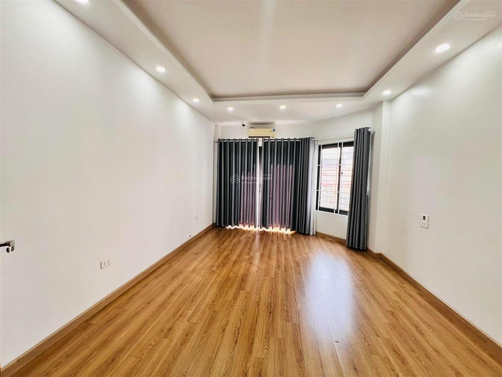 Cực hiếm mặt phố trần quốc hoàn, kinh doanh sầm uất ngày đêm, 48m2x4t vỉa hè rộng, giá 3x,xtỷ có tl