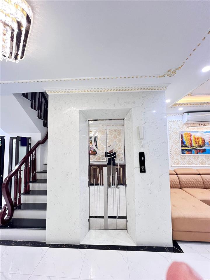 Siêu phẩm cầu giấy  phân lô ô tô vào nhà, dân xây,50m2x7t, thang máy, full nt, giá chỉ 26 tỷ có tl