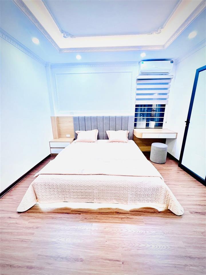 Siêu phẩm cầu giấy  phân lô ô tô vào nhà, dân xây,50m2x7t, thang máy, full nt, giá chỉ 26 tỷ có tl