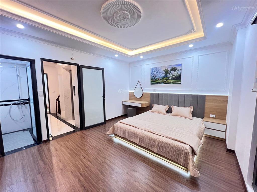 Siêu phẩm cầu giấy  phân lô ô tô vào nhà, dân xây,50m2x7t, thang máy, full nt, giá chỉ 26 tỷ có tl