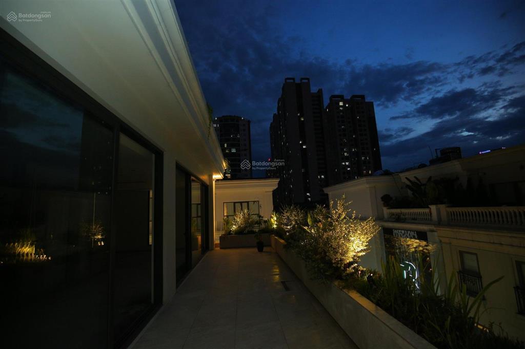 Gia đình chuyển đổi cần bán tòa nhà khu nguyễn tuân, dt 224m2, 6 tầng + 1 hầm, lô góc 3 mặt thoáng