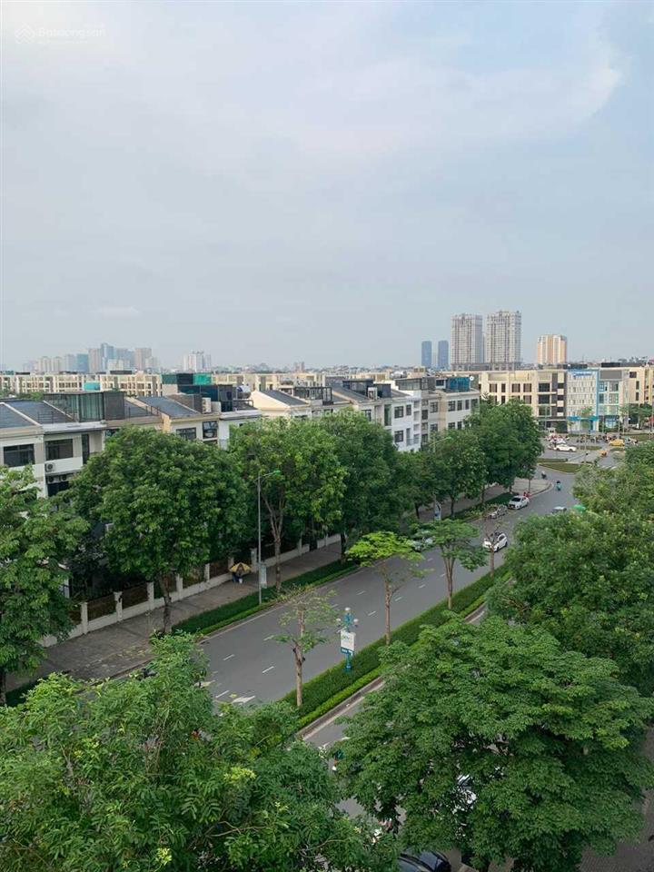Chính chủ bán biệt thự starlake lô góc, 3 mặt thoáng, diện tích 220m2, full nội thất mới, hiện đại