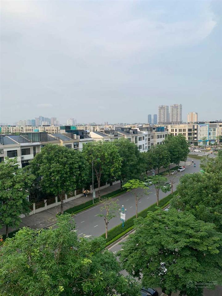 Chính chủ bán biệt thự starlake lô góc, 3 mặt thoáng, diện tích 220m2, full nội thất mới, hiện đại