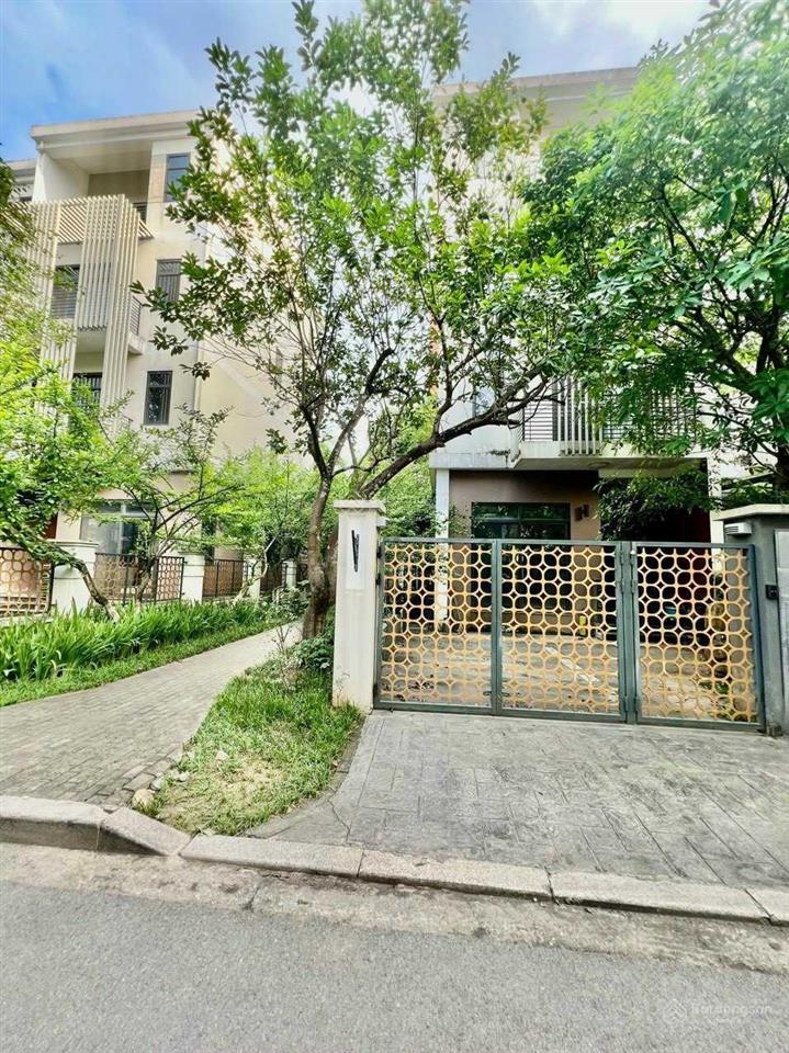 Chính chủ bán biệt thự starlake lô góc, 3 mặt thoáng, diện tích 220m2, full nội thất mới, hiện đại