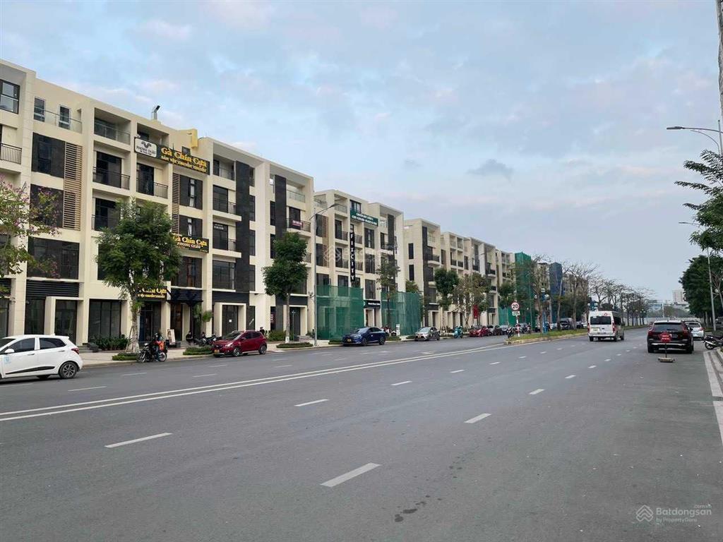 Chuyên cho thuê shophouse mặt phố nguyễn văn huyên, mặt đường 40m dự án starlake, vị trí đắc địa