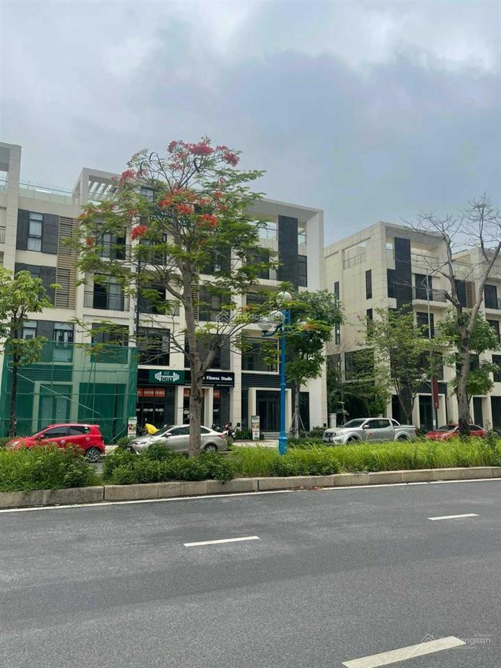 Chuyên cho thuê shophouse mặt phố nguyễn văn huyên, mặt đường 40m dự án starlake, vị trí đắc địa