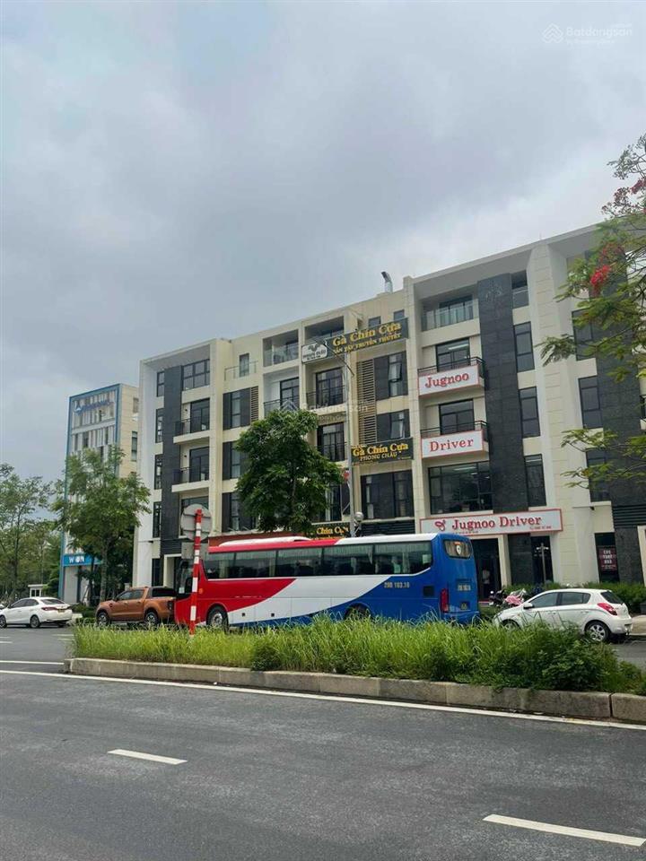 Chuyên cho thuê shophouse mặt phố nguyễn văn huyên, mặt đường 40m dự án starlake, vị trí đắc địa
