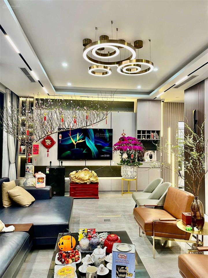 Song lập ngọc trai 180m, thang máy, view hồ, siêu đẹp giá 19,5 tỷ