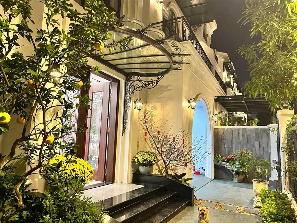Song lập ngọc trai 180m, thang máy, view hồ, siêu đẹp giá 19,5 tỷ
