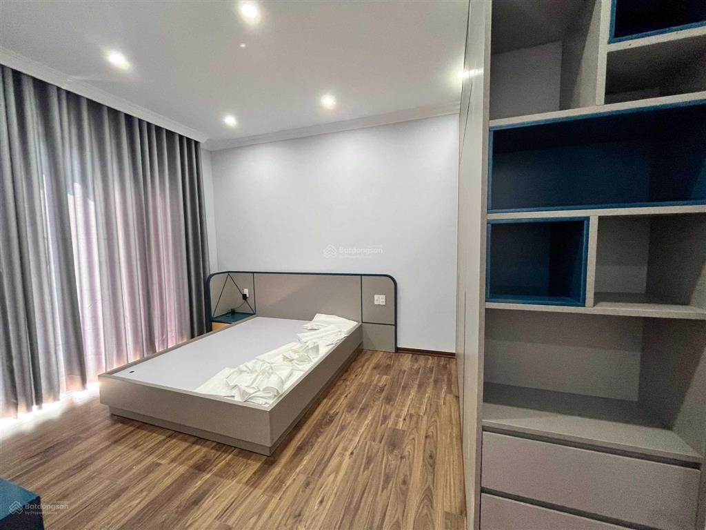 Song lập ngọc trai 180m, thang máy, view hồ, siêu đẹp giá 19,5 tỷ