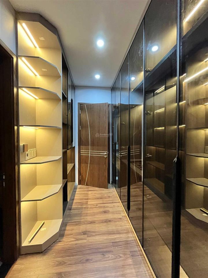 Song lập ngọc trai 180m, thang máy, view hồ, siêu đẹp giá 19,5 tỷ