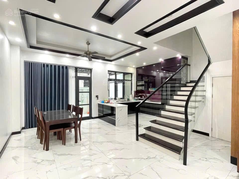 Liền kề xẻ khe sân vườn pari 126m, nội thất cao cấp 19,2 tỷ bán gấp