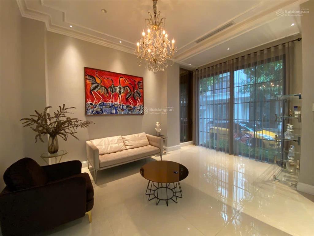 Chủ cần tiền bán gấp 105m2  nội thất đẹp, thang máy chỉ 9,5 tỷ bán nhanh