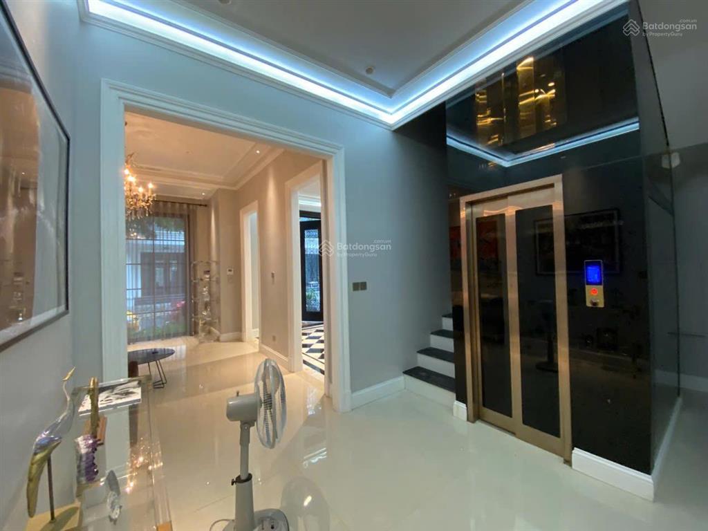 Chủ cần tiền bán gấp 105m2  nội thất đẹp, thang máy chỉ 9,5 tỷ bán nhanh