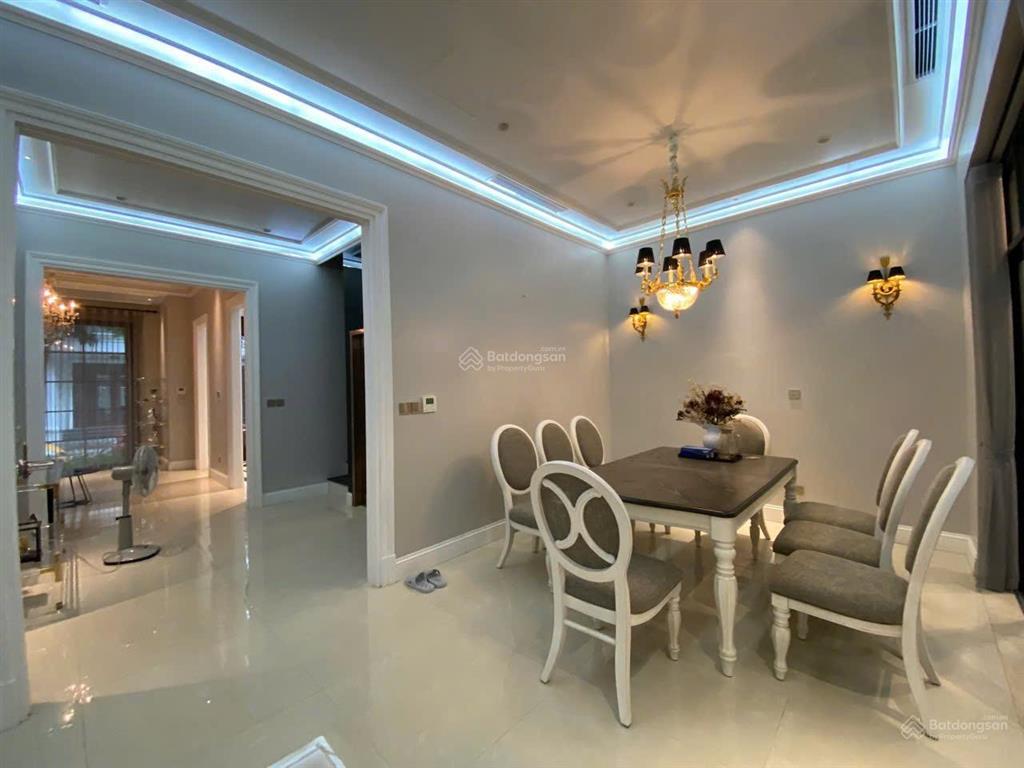 Chủ cần tiền bán gấp 105m2  nội thất đẹp, thang máy chỉ 9,5 tỷ bán nhanh