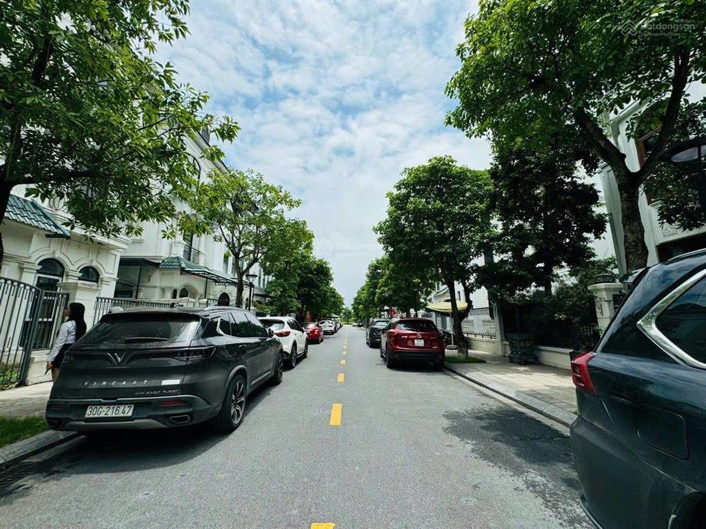 Song lập ven 144m2 đầu dãy, gần hồ, thang máy, full nội thất chỉ 21,5 tỷ