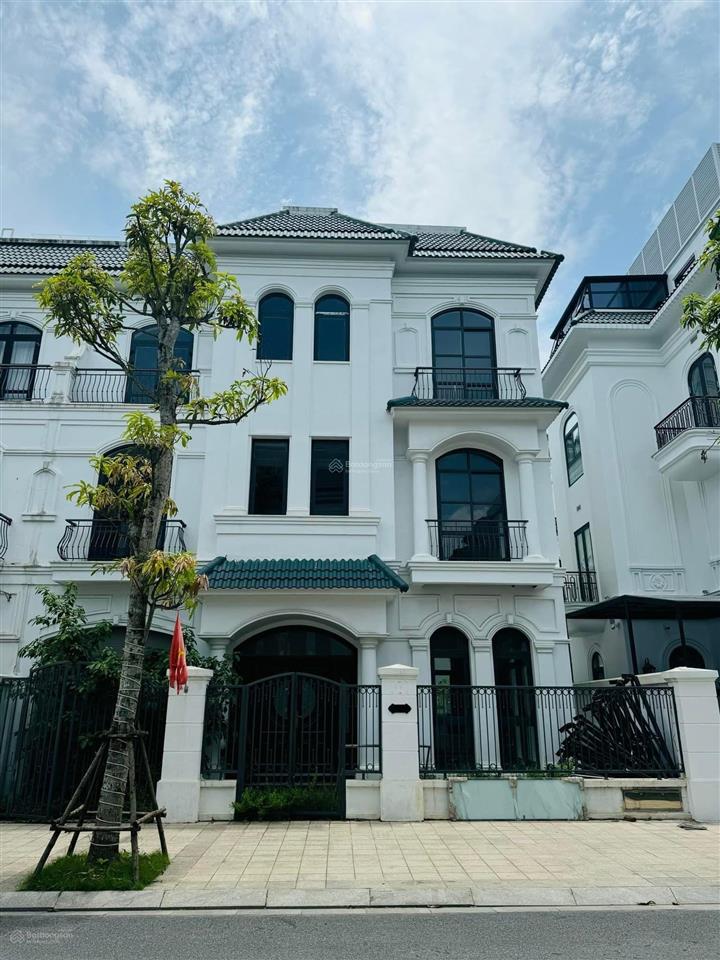 Song lập ven 144m2 đầu dãy, gần hồ, thang máy, full nội thất chỉ 21,5 tỷ