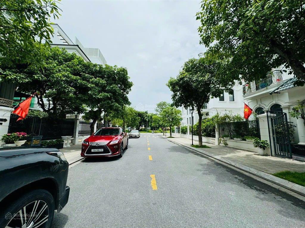 Song lập ven 144m2 đầu dãy, gần hồ, thang máy, full nội thất chỉ 21,5 tỷ